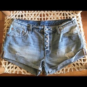 Levi’s Roll Hem 501 Shorts in Country Road Wash